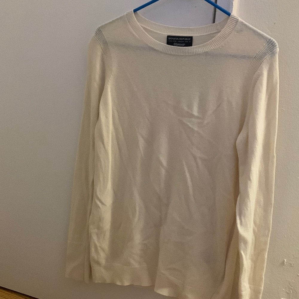 Banana republic knitted long sleeve shirt. Made with fine Italian yarn.